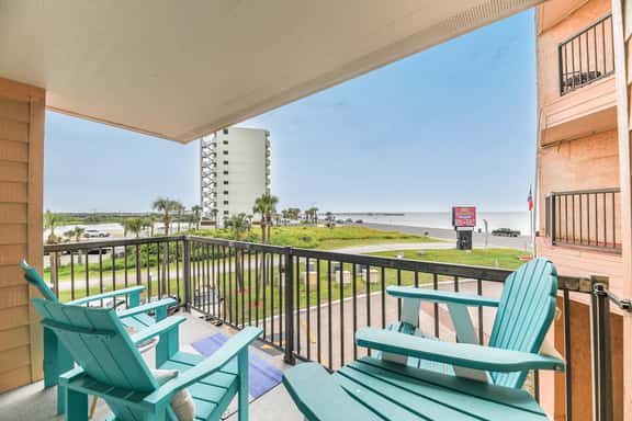 Jewell By The Sea - Image 1